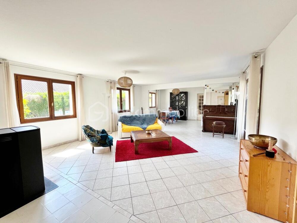 Vente Maison Maison de plain pied avec piscine Challes les eaux