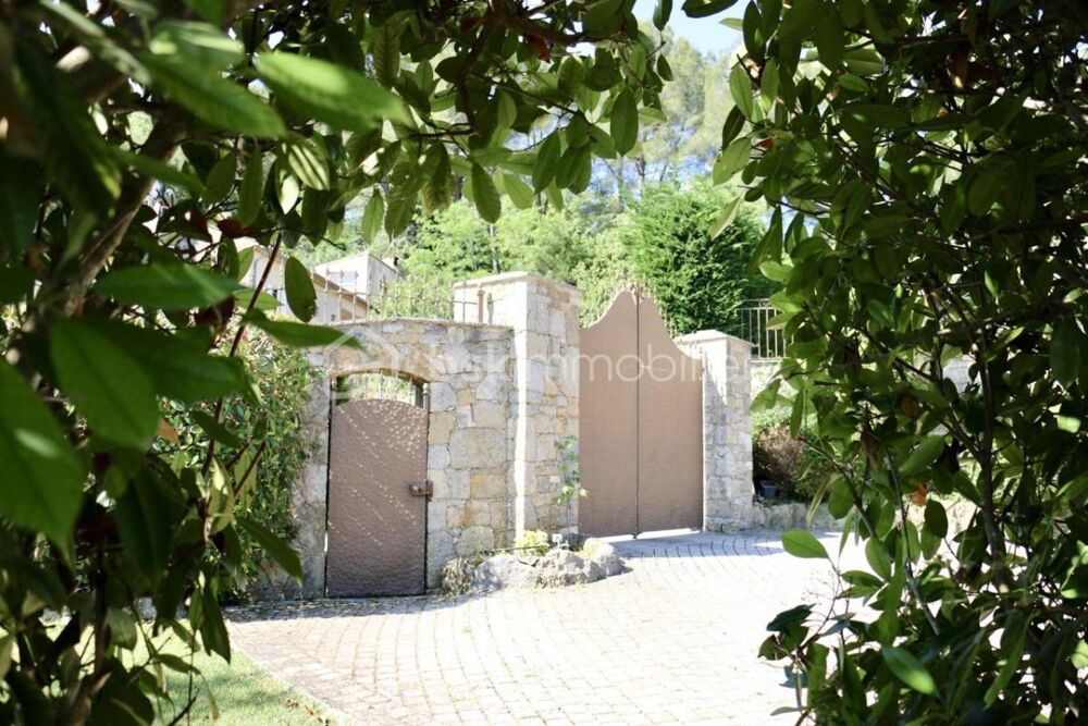 à vendre  Propriété/château Opio (06650)