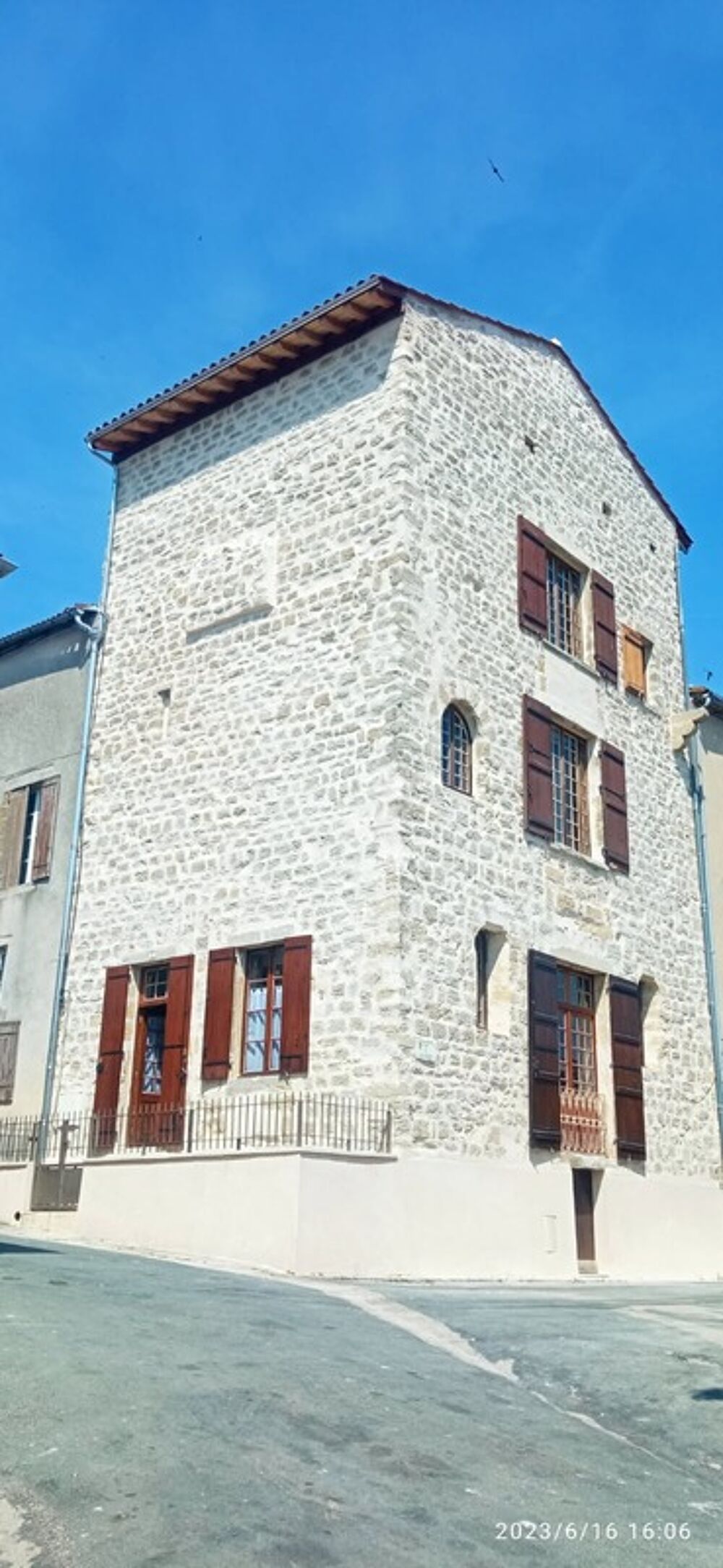 À Vendre  Bien dException : Maison-Tour Médiévale du XIV? siècle à Meilhan-sur-Garonne (47)