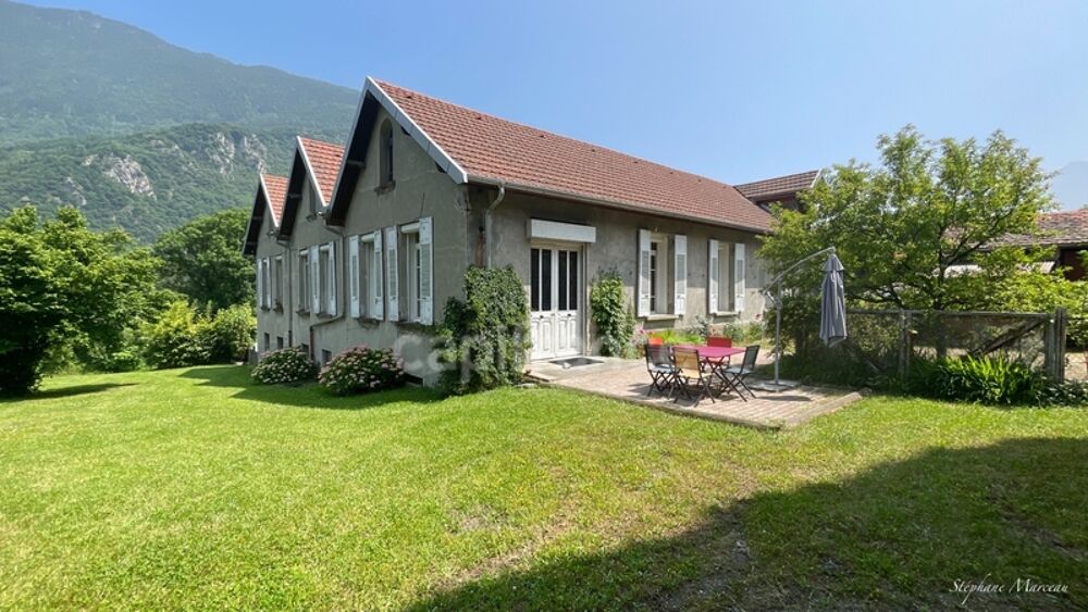 SAVOIE (73), à vendre vallée de La Maurienne, maison atypique, terrain 4000m², Gîte