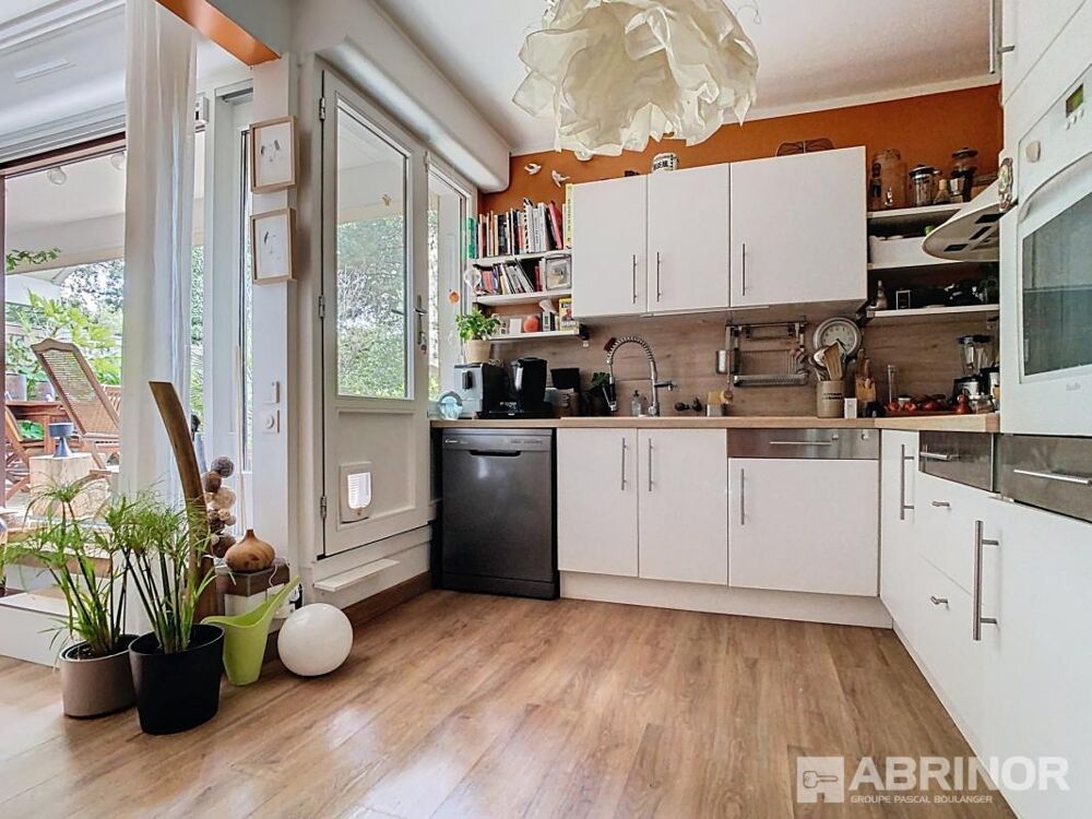 APPARTEMENT T4 AVEC TERRASSE, JARDIN, STATIONNEMENTS  RESIDENCE SECURISE AVEC ASCENSEUR