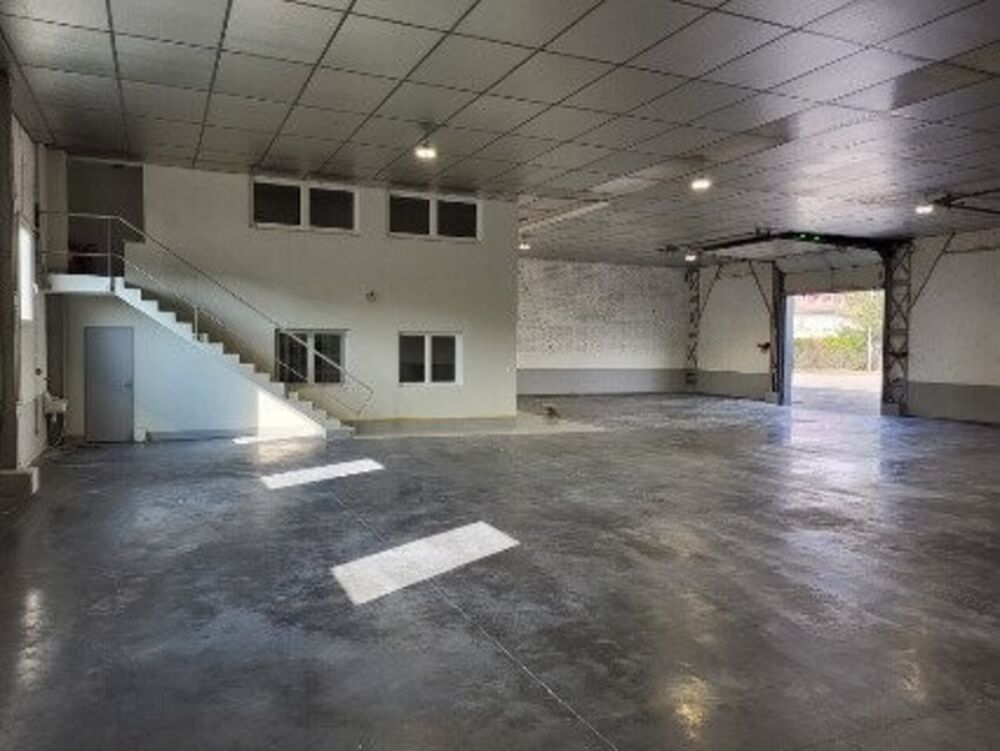   LOCAL D'ACTIVITES 510 M2 + bureau + stockage extérieur 