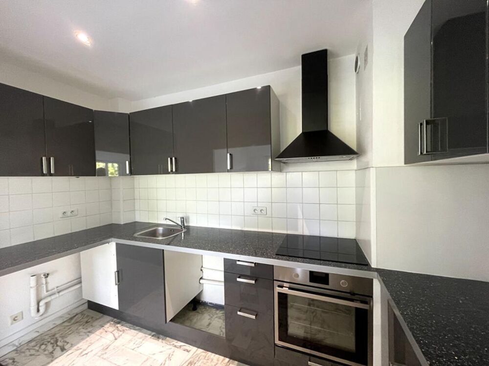 Vente Appartement Appartement 2 pièces avec balcon, cave et stationnement dans la résidence, en plein centre-ville Draguignan