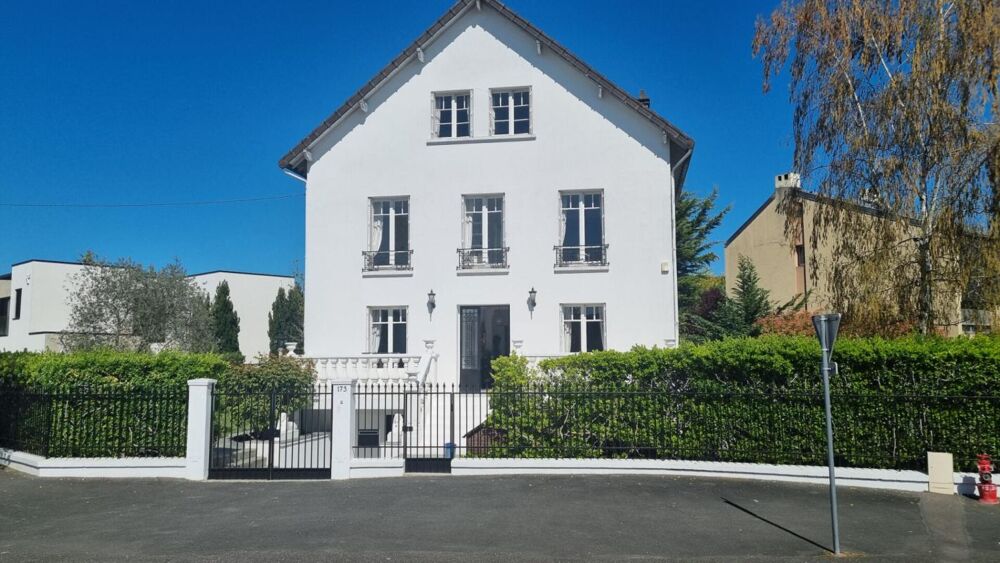 Maison 8 pièces 205 m² · à Sainte Genevieve des Bois · 205 m² · 449 000 €