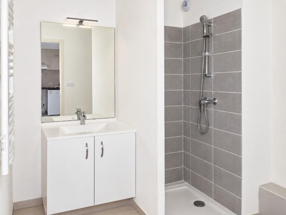 Location Appartement T2 avec jardin et parking à MEZE Meze
