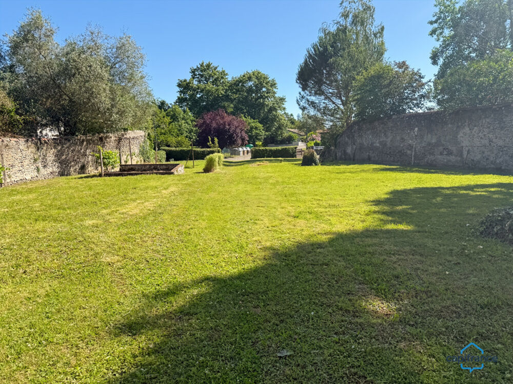 Dpt Landes (40), à vendre AIRE SUR L'ADOUR maison à rénover T6 de 200 m² habitables + garage attenant et dépendances sur 1314 m²