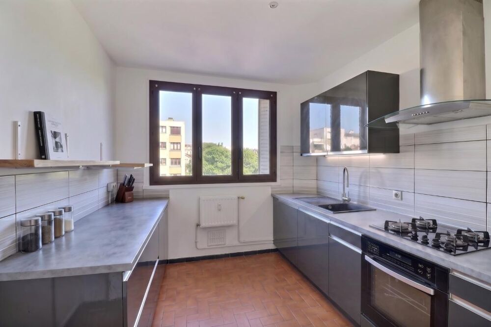 A seulement 6/7 MN A PIED DE LA GARE du centre ville a proximité du MONOPRIX bel appartement 62m2 3 pieces 2 chambres traversant