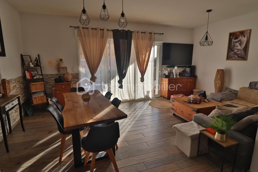 Vente Maison Maison R+1, 112m² habitable sur 320m² de terrain, 3 chambres, piscine Montfrin