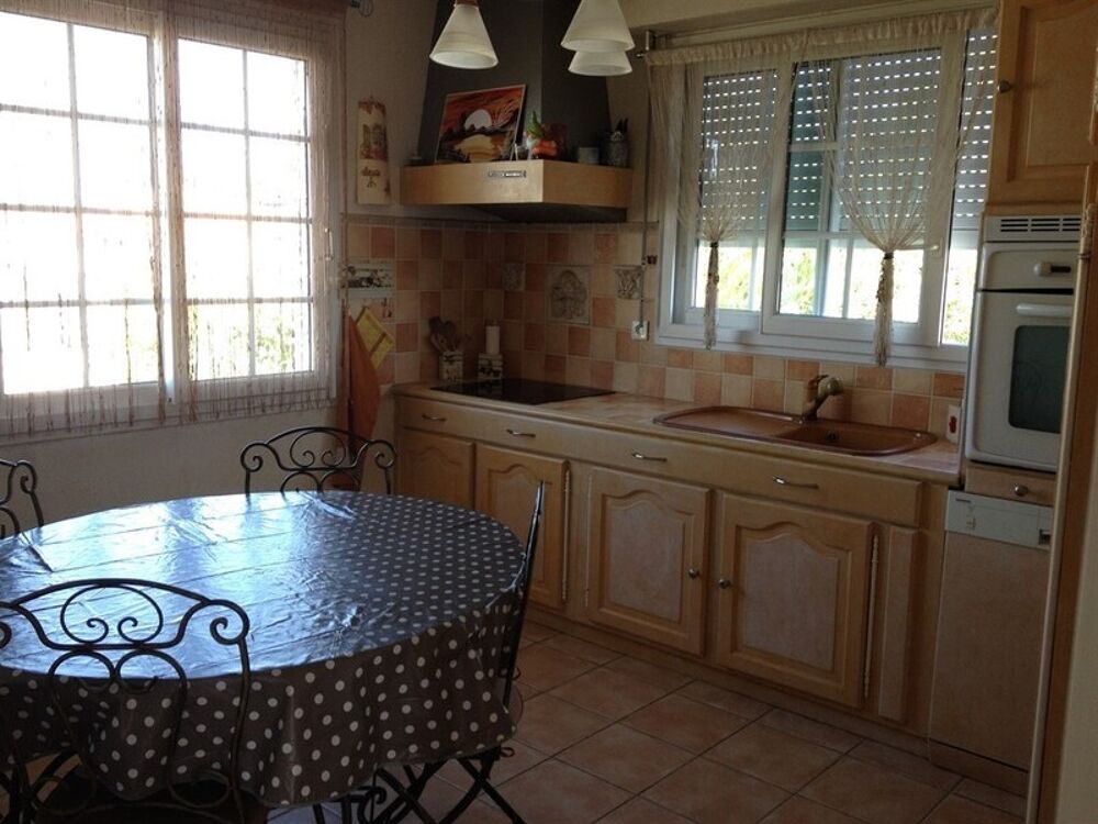 Vente Villa LAIROUX 85400 VILLA CONTEMPORAINE 4 CHAMBRES AVEC PISCINE GARAGE ET JARDIN PAYSAGE ENTIEREMENT CLOS Lairoux