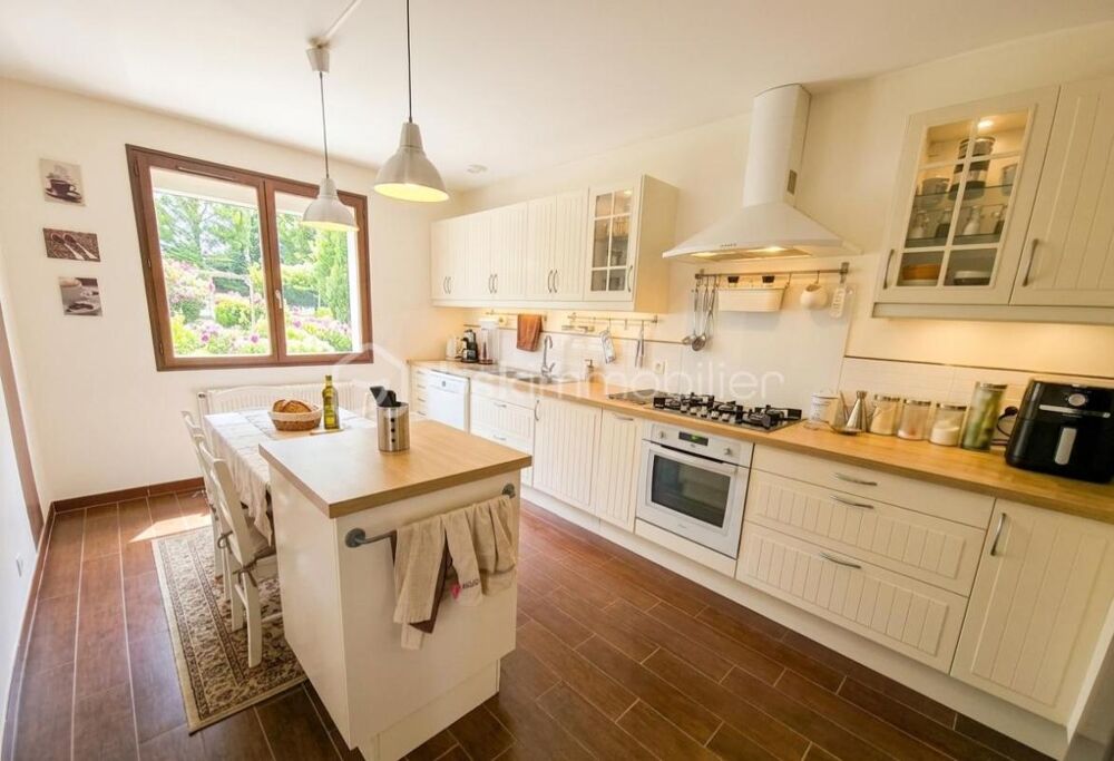 ? ENTRE SEINE ET FORÊT  UNE PARENTHÈSE DE SÉRÉNITÉ À FONTAINE-LE-PORT SUR TERRAIN DE 1 543 m²