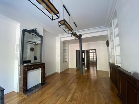 A deux pas du m&eacute;tro Villiers, belle surface de boutique &agrave; louer 3549 75008 Paris