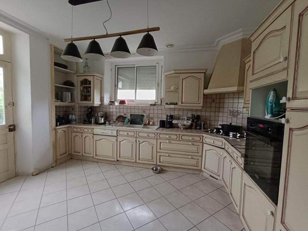 29520 Châteauneuf du Faou maison rénovée 5 chambres sous sol complet