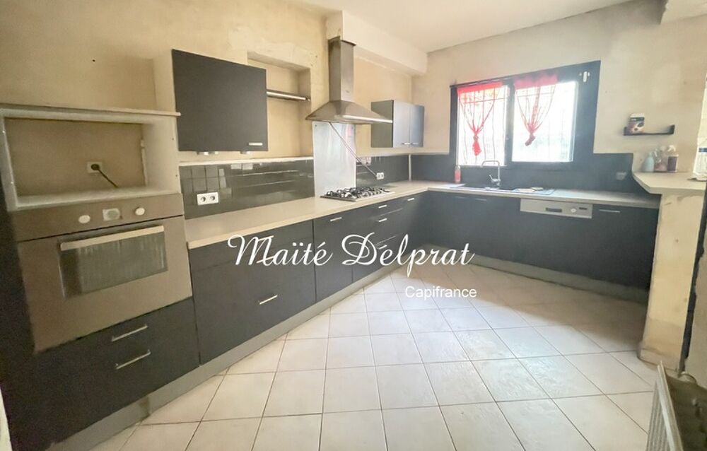 Maison de village rénovée avec terrasses et stationnement  Beaucaire centre