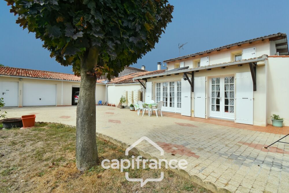 Vente Maison Maison à vendre 4 pièces MAZERAY (17) sur 900m² de jardin clos et 3 garages Mazeray