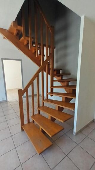  Appartement à louer 4 pièces 84 m²