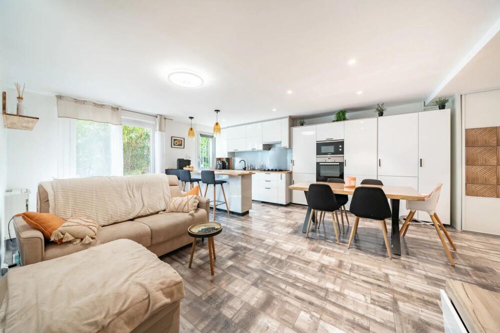 Cagnes sur Mer - appartement 2 pièces entièrement rénové - 58 m² - petit exterieur -