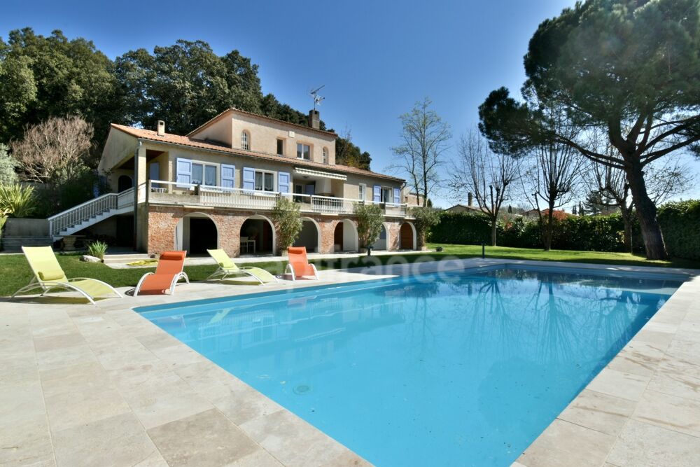 PEYRUIS (04) Villa de 247 m2 avec piscine édifiée sur une parcelle de 2400 m2