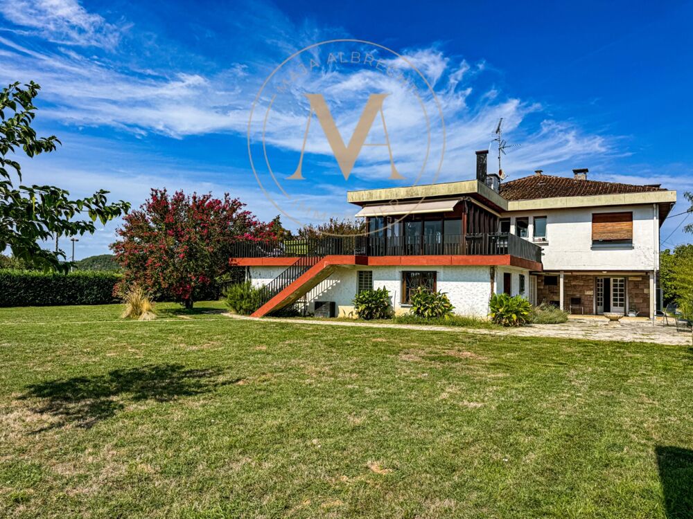 Maison 9 pièces 245 m² · à Montayral · 245 m² · 280 000 €