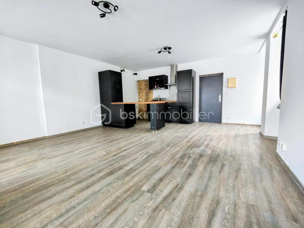 Appartement type studio rénové en rez de chaussée