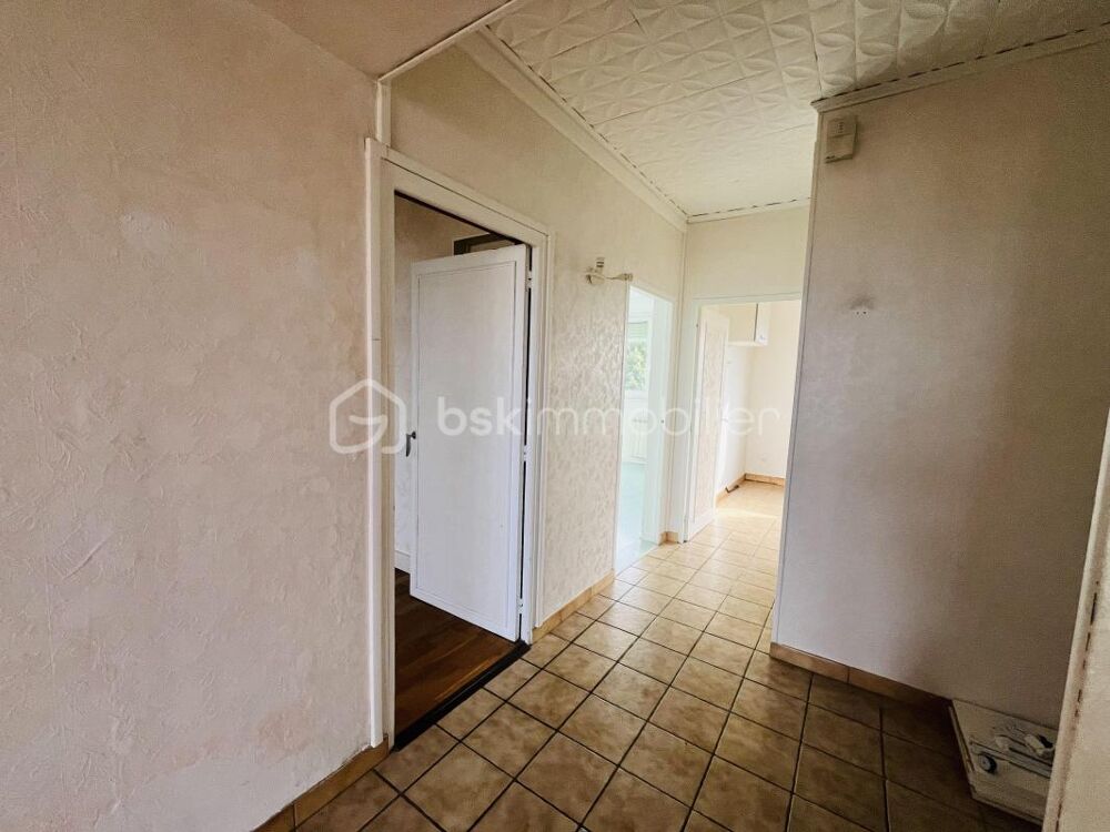 Appartement T4 dans résidence familliale avec cave et box
