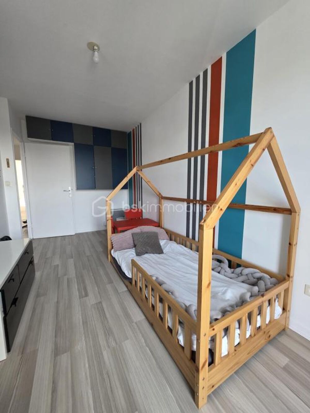 ?T3/4 LUMINEUX ,BALCON ,2 PARKINGS , PROCHE CRECHE, COMMERCES ET BUS MANTES LA JOLIE !