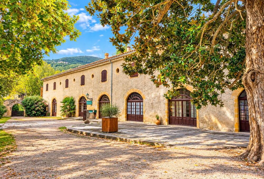 Vente Maison Un ancien évêché du XVIIe siècle  2 500 m², 30 chambres et 1,3 hectare de parc au coeur du Pays Cathare. Hôtel, événementiel, sé Limoux