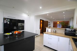  Propri�t�/ch�teau � vendre 11 pi�ces 300 m�