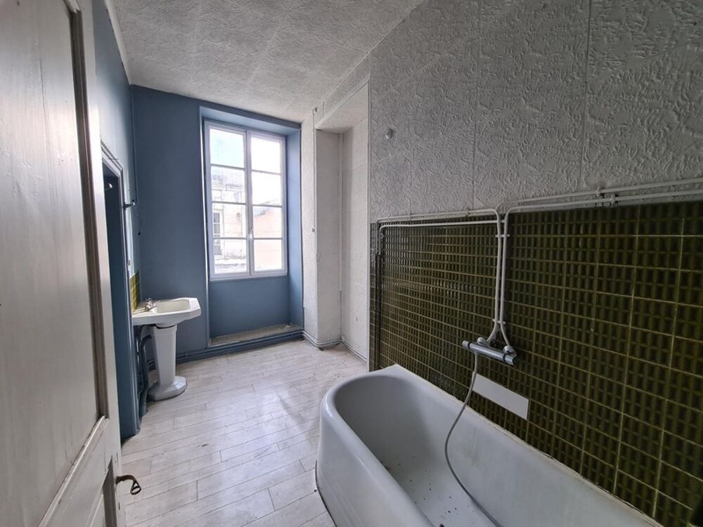 Vente Immeuble Immeuble centre ville à réhabiliter, emplacement de choix Villebois lavalette
