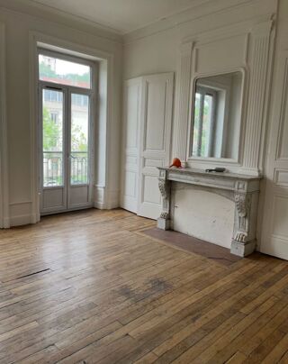 Appartement à louer 3 pièces 74 m²