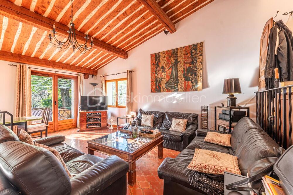 à vendre  Propriété/château Méounes-lès-Montrieux (83136)