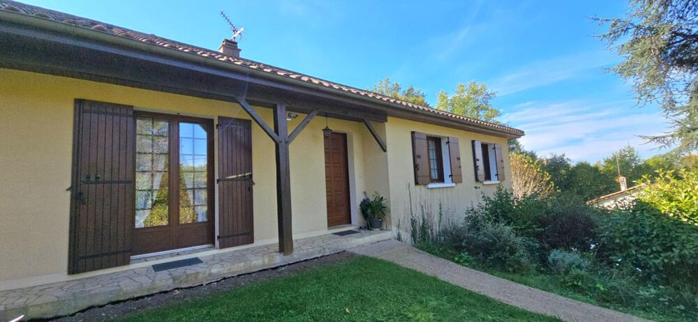 Maison type 6 , sur sous-sol complet, terrain arboré de 5734 m²