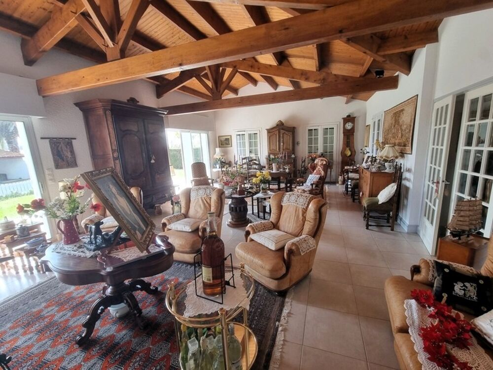 Vente Maison CHÂTEAU D'OLÉRON (17), A vendre - belle propriété édifiée sur terrain paysager de 3 535 m² Le chateau d oleron