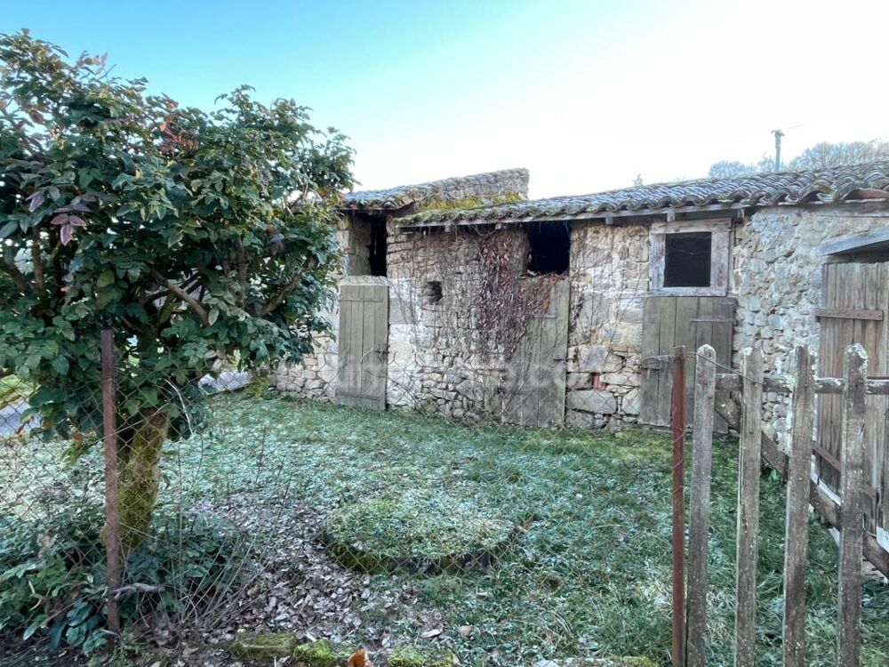 Maison 98 m2 - 3 chambres, une grange et terrain de 7892 m2