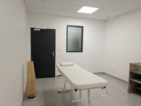 Dpt Is&egrave;re (38), &agrave; louer BOURGOIN JALLIEU bureau 15 m&sup2; 416 38300 Bourgoin jallieu