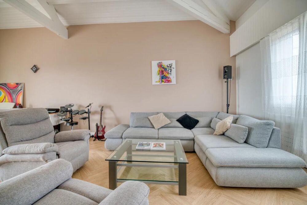 Maison individuelle rénovée 300 m² avec piscine, terrain arboré et appartement indépendant