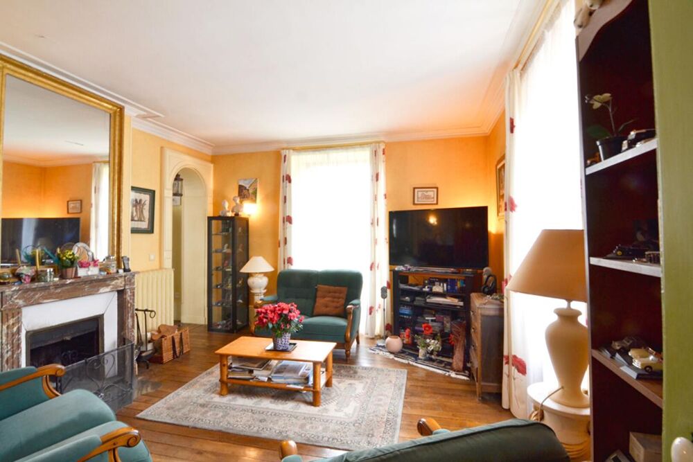 MAISON BOURGEOISE 186 M2 AVEC PISCINE CHAUFFÉE ET COUVERTE 320 000
