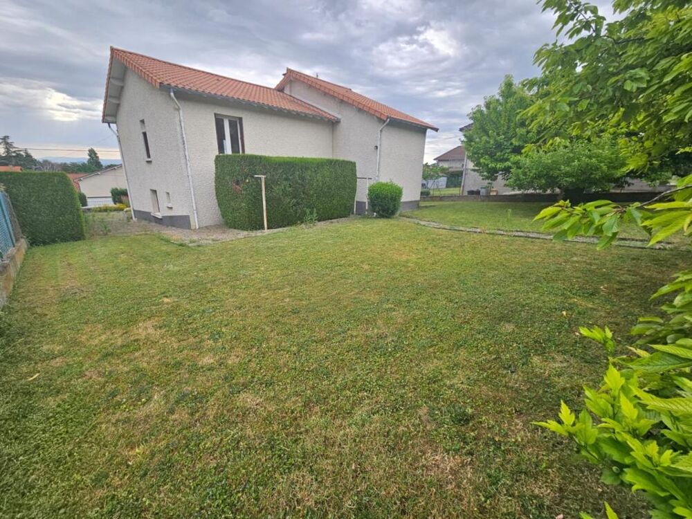 Maison à vendre 4 chambres- 2 garages- terrain 767 m2- LA ROCHE BLANCHE (63670)