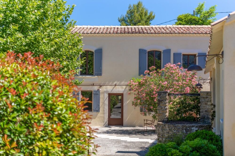 Bastide à vendre composée de 4 suites, 1 annexe avec piscine sur terrain attenant de près d'un hectare OPPEDE (84)