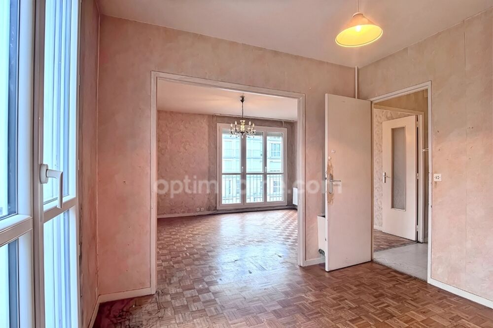 Appartement T3/T4 75 m2, DPE D, métro et marché Ste-Thérèse à 5 minutes