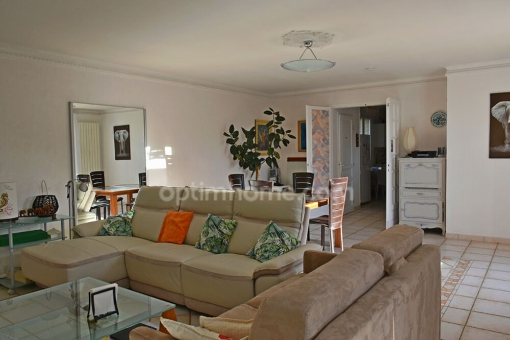 Vente Maison Maison familiale de plain-pied avec grande piscine intérieure, aux portes de la Gacilly La gacilly