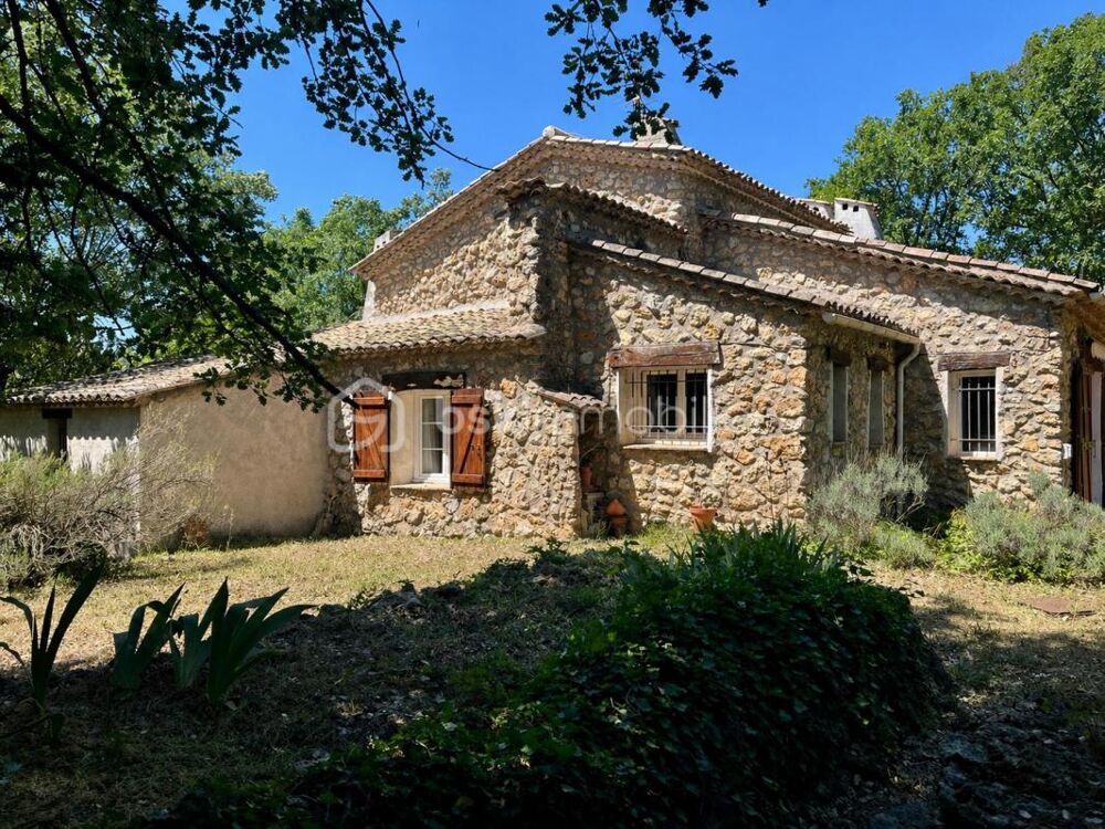 Charme, calme, intimité, à deux pas du village  T3 de 137 m2 + T2 de 32 m2  St Paul En Forêt (Var)