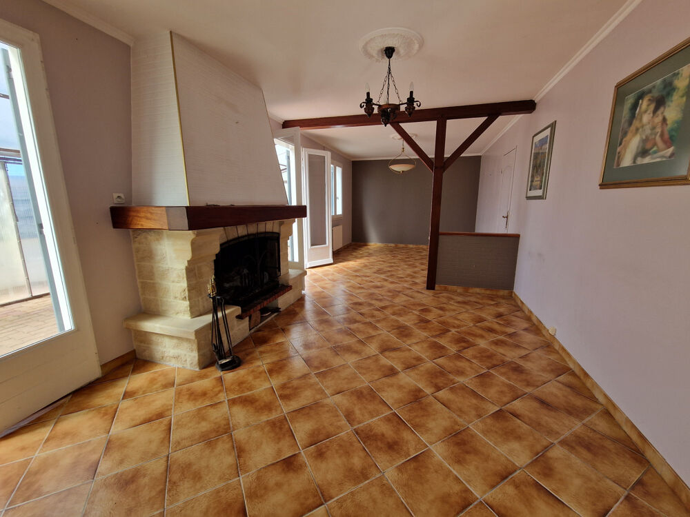 Vente Maison Maison à vendre 4 pièces SAINT JEAN D'ANGELY (17) 95 m² habitables- garage- jardin Saint jean d angely