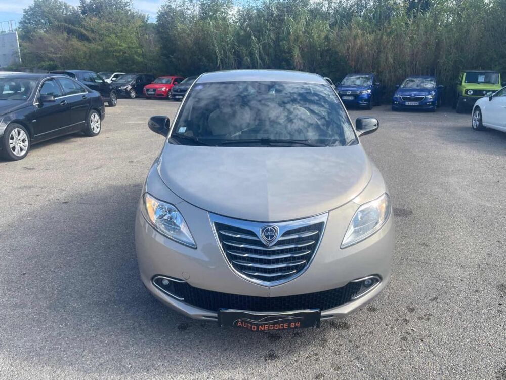 Ypsilon 1.2 8v 69ch Gold 2016 occasion 84700 Sorgues
