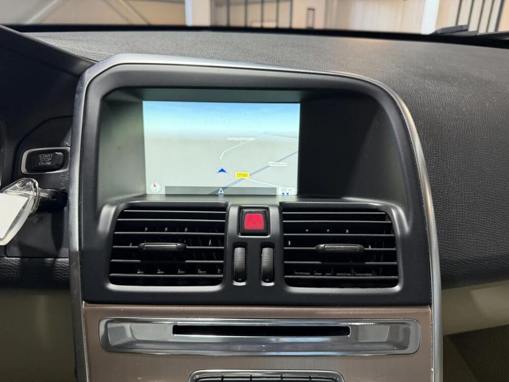 XC60 I Phase 2 D3 2.0 TDi 16V FWD 150 cv MOMENTUM 2015 occasion 85190 Venansault