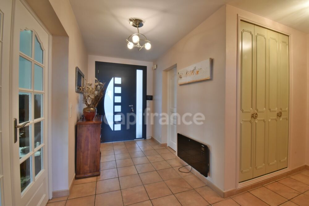 Vente Villa PEYRUIS (04) Villa de 247 m2 avec piscine édifiée sur une parcelle de 2400 m2 Peyruis