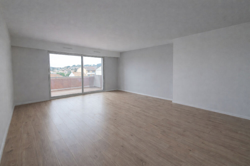 Vente Appartement Carqueiranne coeur de ville - T3, 70 m², balcon vue mer, 2 places de pkgs Carqueiranne