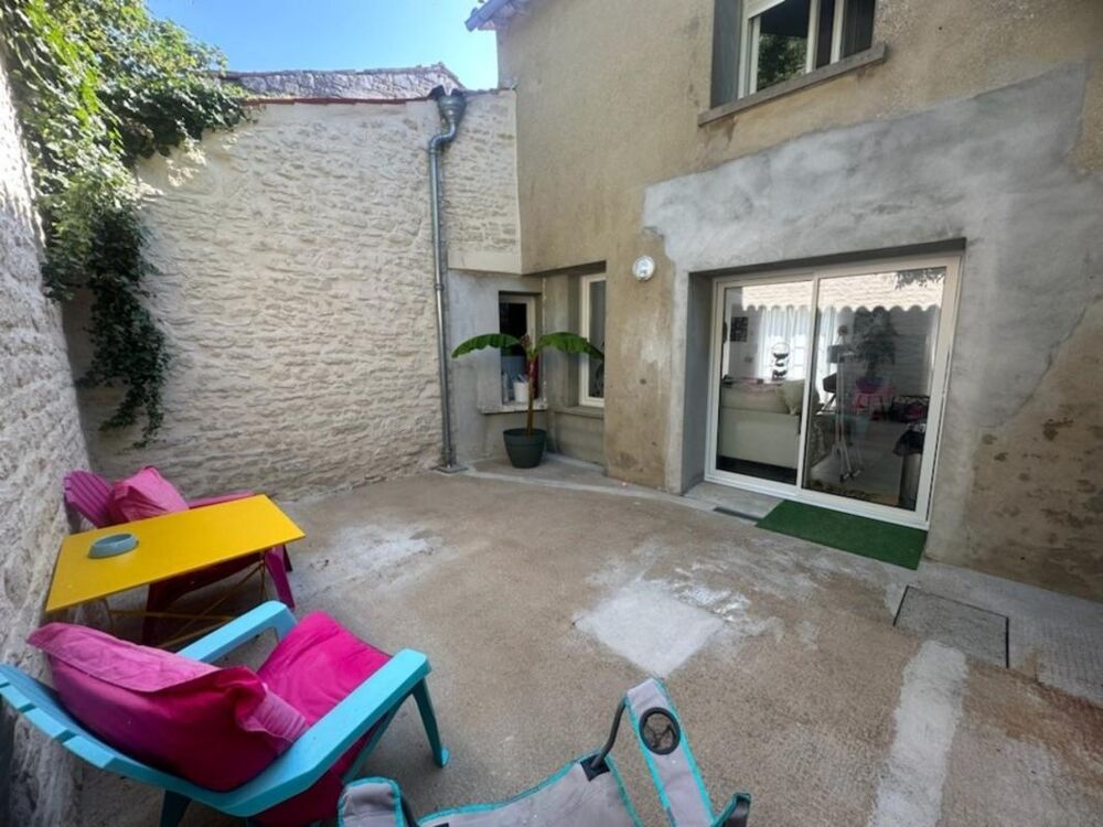 Location Maison MAUZE LE MIGNON CHARMANTE MAISON PIERRES RENOVEE 3 CHAMBRES ENTIEREMENT MEUBLEE AVEC GARAGE ET COUR Mauze sur le mignon