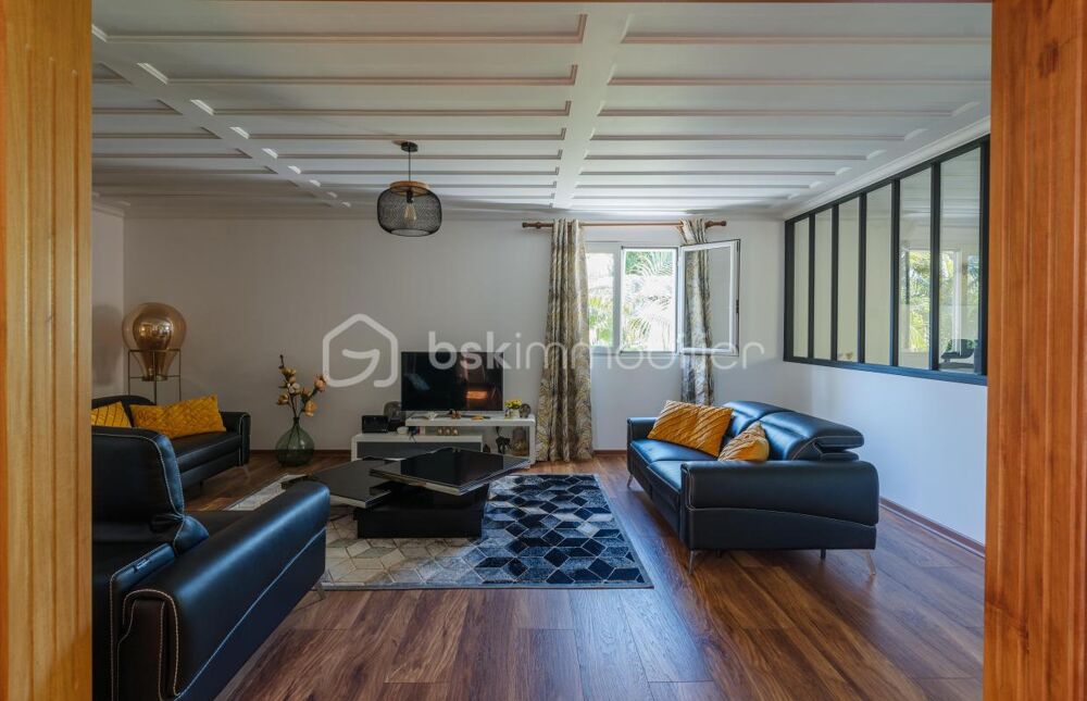 Vente Propriété/Château Maison plain-pied de 150m² avec piscine, implantée sur un terrain de 1000m² pour seulement 340 000€ Saint benoit