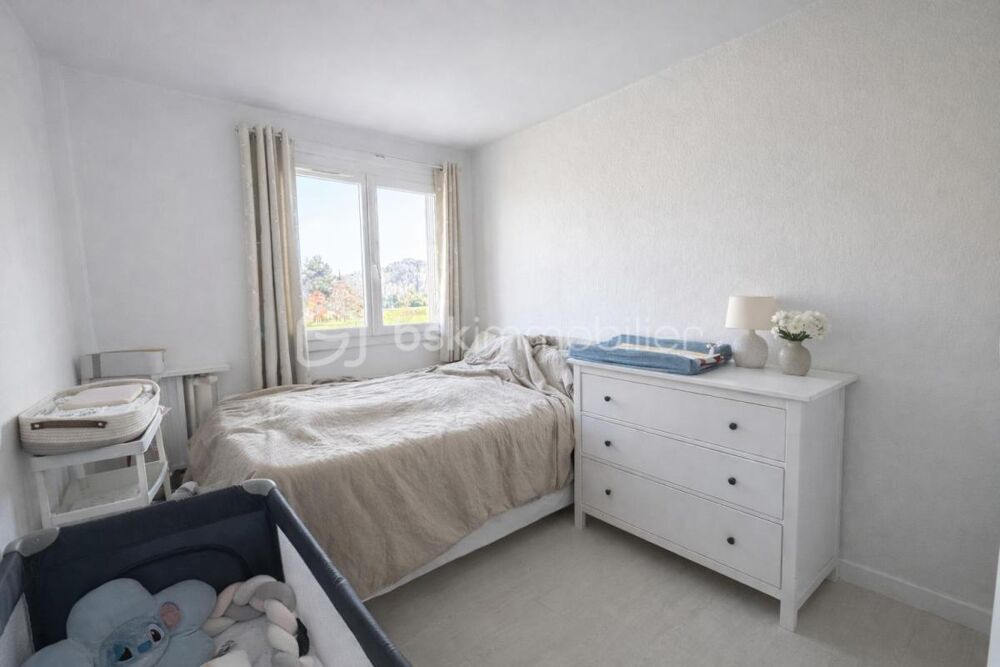 Vente Appartement À VENDRE – Appartement avec balcon, parking et cave à La Courneuve La courneuve