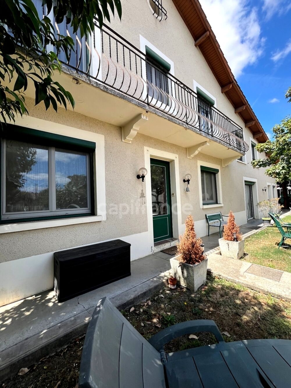 Maison de ville des années 70, 5 pièces, proche du centre ville de CONDOM (32) avec jardin, piscine et dépendances